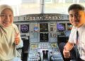 Guru Naik Pesawat dengan Pilot Mantan Murid Bandel, Netizen Terharu