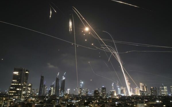 Iran Luncurkan Puluhan Rudal Sebagai Balasan untuk Israel