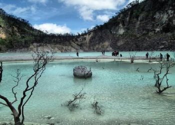 10 Destinasi Wisata Terpopuler di Bandung yang Wajib Masuk Daftar 2025