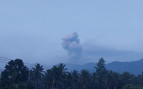 Aktivitas Vulkanik Gunung Dukono Tetap Tinggi dengan Status Waspada