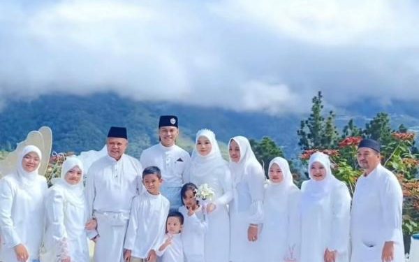 Nikah di Atas Awan Latar Gunung Kinabalu Bikin Netizen Iri dan Terpukau!