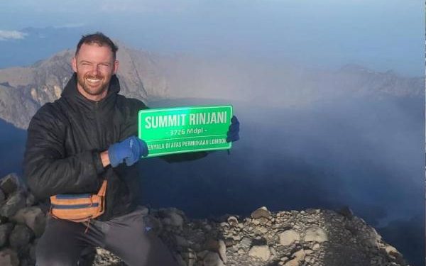 Pendaki Irlandia Nyaris Tewas di Gunung Rinjani Setelah Terjatuh Seperti Juliana Marins