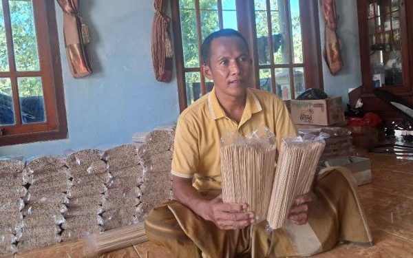 Perajin Tusuk Sate Madura Menghadapi Lonjakan Orderan Menjelang Idul Adha