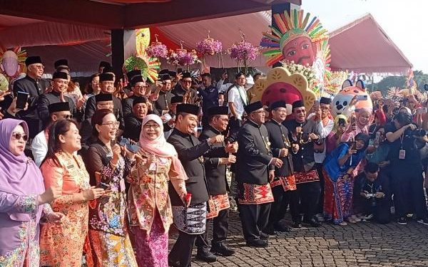 Pramono-Rano Joget Stecu-stecu di Monas Rayakan HUT ke-498 Jakarta