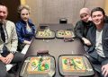 Putri Sejati Syahrini dan Dewi Soekarno Menyantap Makanan Bersama di Jepang