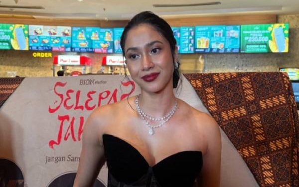 Penyesalan Aghniny Haque karena Tidak Dekat dengan Ayah Tiri yang Sudah Tiada
