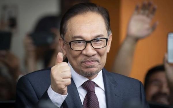 Respons PM Anwar Ibrahim setelah didesak mundur oleh ribuan demonstran