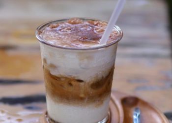Membuat Es Kopi Susu Gula Aren seperti di Coffee Shop, Pasti Berhasil!