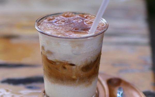 Membuat Es Kopi Susu Gula Aren seperti di Coffee Shop, Pasti Berhasil!