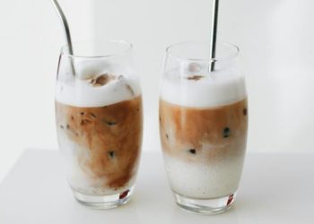 Es Kopi Susu Gula Aren Rumahan ala Barista yang Creamy dan Nikmat