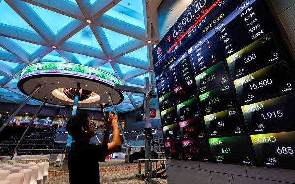 IHSG Minggu Ini Turun 0,47 Persen, Kapitalisasi Pasar Menjadi Rp12.070 Triliun