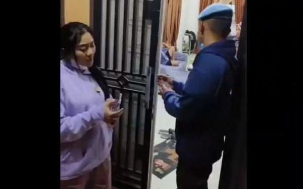 Viral Oknum Polisi Diterkam Istri Sah di Rumah Selingkuhan di Tanjungbalai
