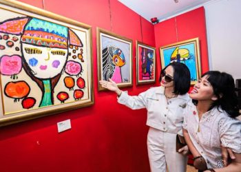 Karya Pelukis Disabilitas Gadis Dharsono di IFI Wijaya, Ekspresi Jiwa yang Asli