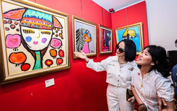 Karya Pelukis Disabilitas Gadis Dharsono di IFI Wijaya, Ekspresi Jiwa yang Asli