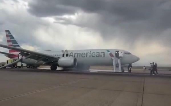 Pesawat Terbakar di Bandara Denver, Evakuasi Dramatis Terjadi