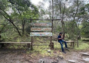 Pesona Gunung Lumut, Negeri Ajaib di Timur Belitung yang Diselimuti Kabut