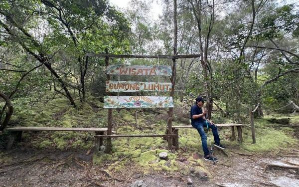 Pesona Gunung Lumut, Negeri Ajaib di Timur Belitung yang Diselimuti Kabut
