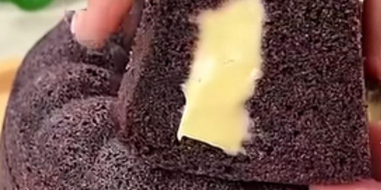 Bolu Ketan Hitam Isi Keju Lumer yang Viral, Lihat Cara Membuatnya