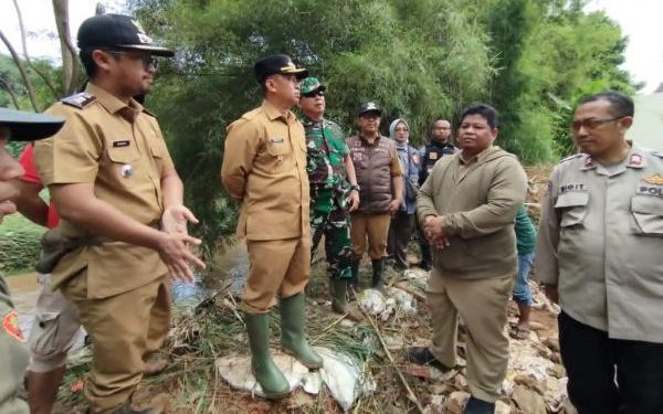Akibat Jebolnya Turap di Kali Angke