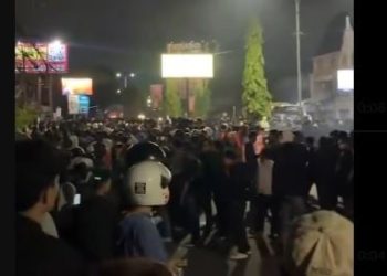 Demo Jogja Memanggil Memanas Mobil di Polda DIY Terbakar Oleh Massa