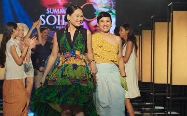 Menikmati Karya Fashion Garden Party pada Acara Musim Panas di Bali