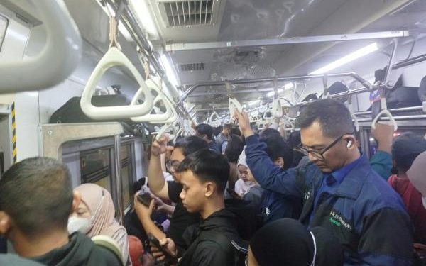 Perjalanan KRL Terhambat Akibat Gempa Bekasi Magnitudo 4,9