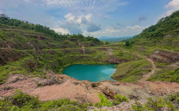 Warisan Tambang dan Alam Eksotis di Open Pit Namsalu Belitung Timur