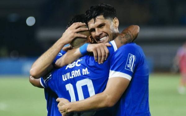 Persib Siaga Tempur Bojan Hodak Fokus Dua Lini Kunci Jelang Duel Lawan Semen Padang