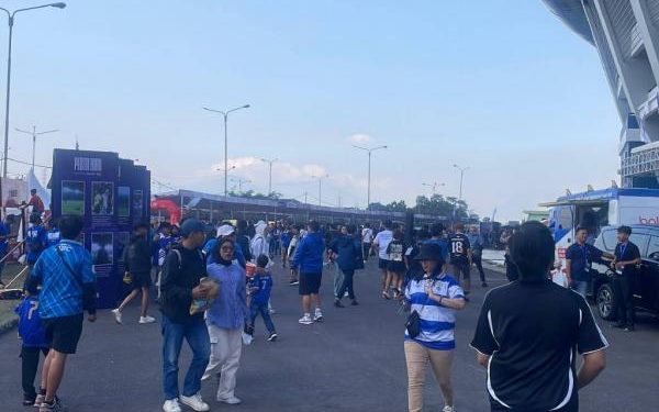Ribuan Bobotoh Padati Pesta Biru Persib di GBLA