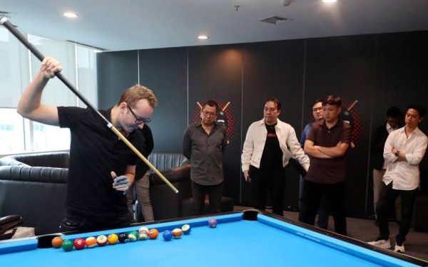 Hadirkan Juara Dunia Seperti Florian Kohler untuk Meningkatkan Biliar di Indonesia