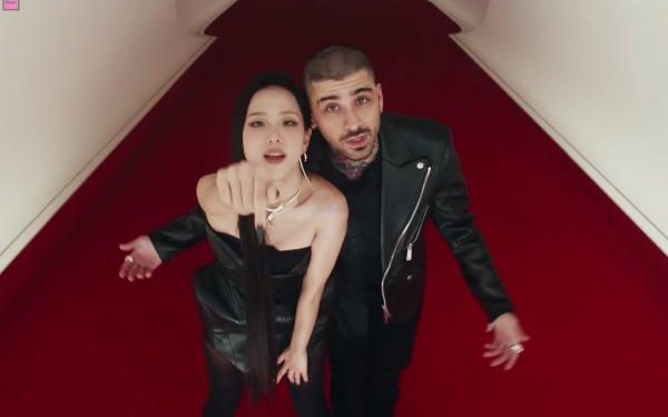 Visual Jisoo BLACKPINK dan Zayn Malik di Video Eyes Closed Bikin Fans Histeris