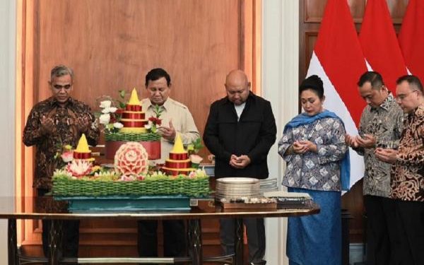 Prabowo Larang Pejabat Kirim Bunga di Hari Ultah dan Imbau Bantu Rakyat dengan Uang