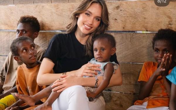 5 Hari di Papua, Cinta Laura Dapatkan Oleh-Oleh Berharga dari Pelajaran Hidup