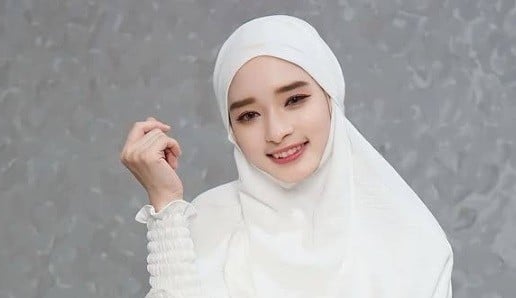 Dinikah Siri, Inara Rusli Terpesona di Pelukan Insanul Fahmi