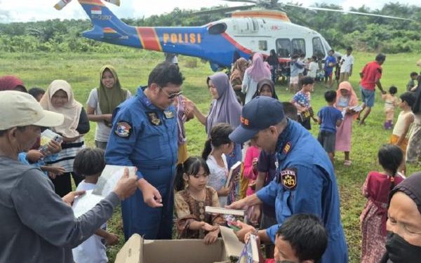 Manuver Berisiko Saat Banjir Sumatra, Helikopter Polri Jadi Penyelamat Warga