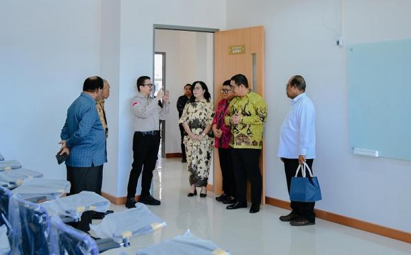 Serahkan Gedung Sains dan Kemitraan UNCEN untuk Perkuat Riset di Papua