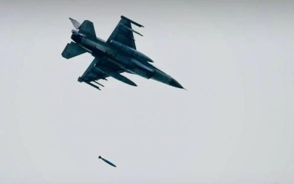 Jet Tempur F-16 Thailand Serang Wilayah Kamboja Lebih Dalam Setelah Perbatasan