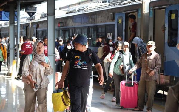 Arus Balik Libur Nataru, 54448 Penumpang Kereta Api Tiba di Stasiun Daop 1 Jakarta