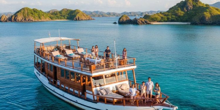 Kapal Wisata Labuan Bajo Kembali Berlayar, Simak Aturannya!