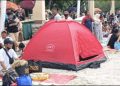 Pengunjung Pantai Lagoon Ancol Pasang Tenda Saat Tahun Baru 2026