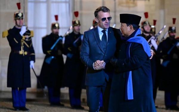 Prabowo Diterima Macron di Istana Elysee untuk Jamuan Makan Malam
