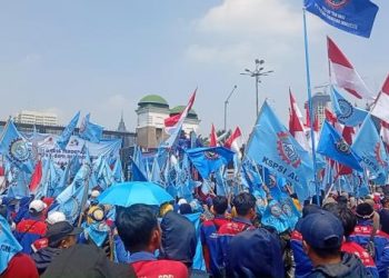 Buruh Melakukan Demo Besar di DPR dan Kemnaker Hari Ini, Inilah Tuntutannya