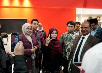 Al Quran Bahasa Isyarat Indonesia Menarik Perhatian di Pameran Buku Kairo
