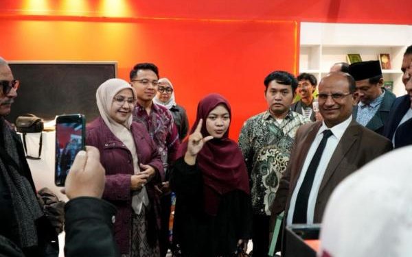 Al Quran Bahasa Isyarat Indonesia Menarik Perhatian di Pameran Buku Kairo